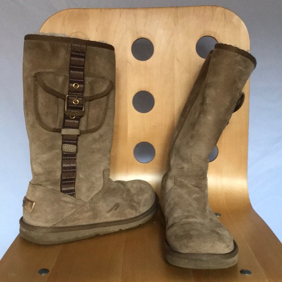 Tan UGGS - Picture 2 of 5